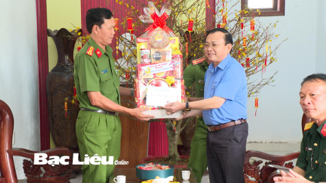 Lãnh đạo tỉnh Bạc Liêu chúc tết và tặng quà Cơ sở giáo dục Cồn Cát và Trường Quân sự Quân khu 9