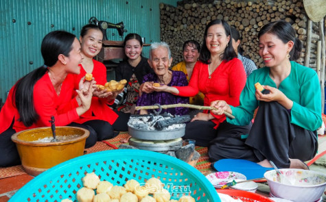 Xuân bên Mẹ