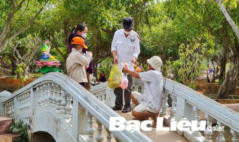 Mùa lễ hội và nỗi lo mất an toàn vệ sinh thực phẩm