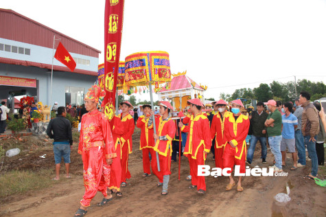 Lễ hội tháng Giêng: Đẹp và chưa đẹp