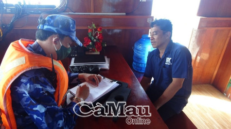 Bộ Tư lệnh Cảnh sát biển 4 liên tiếp bắt giữ tàu vận chuyển dầu trái phép