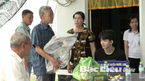 Bàn giao nhà Đại đoàn kết cho gia đình thanh niên chuẩn bị nhập ngũ năm 2023