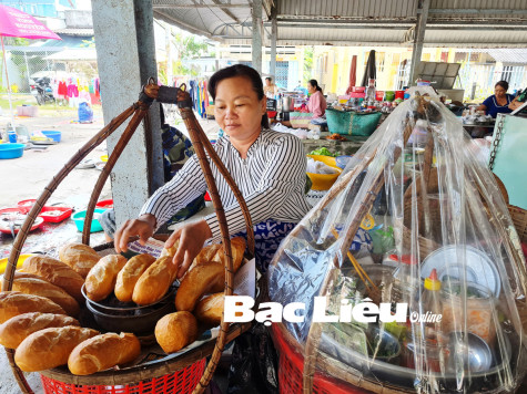 Người mẹ nghèo quyết chí nuôi con ăn học thành tài