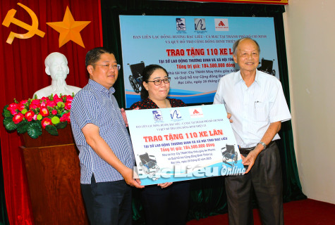 Ban liên lạc đồng hương Bạc Liêu - Cà Mau tại TP. Hồ Chí Minh: Giúp Bạc Liêu 110 chiếc xe lăn và 3 căn nhà tình thương