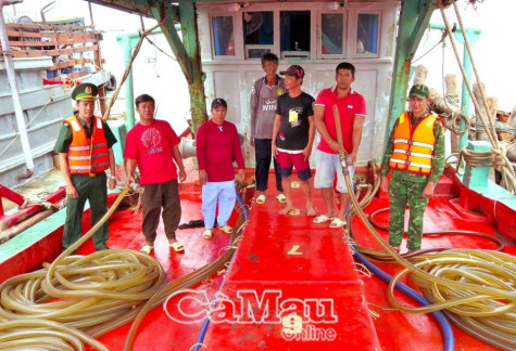 Đồn Biên phòng Sông Đốc bắt giữ tàu chở dầu lậu trên biển