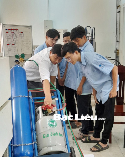 Hỗ trợ đào tạo nghề cho thanh niên xuất ngũ