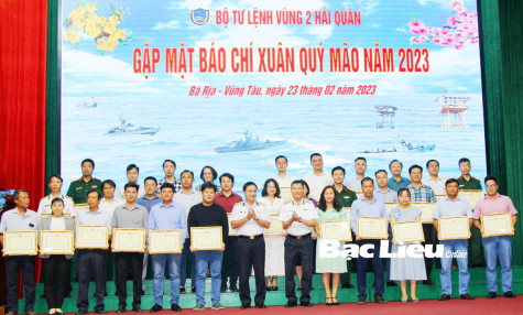 Bộ tư lệnh Vùng 2 Hải quân gặp mặt các cơ quan thông tấn, báo chí