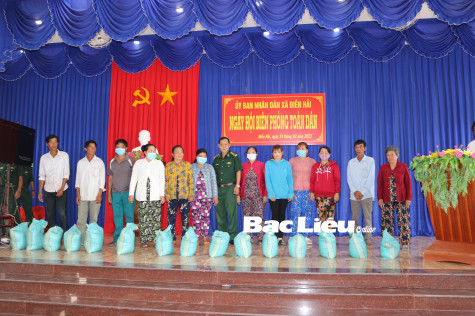 Ngày hội Biên phòng toàn dân ở xã Điền Hải
