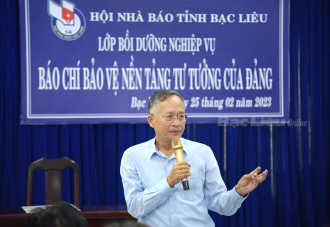 Gần 40 nhà báo được bồi dưỡng nghiệp vụ báo chí bảo vệ nền tảng tư tưởng của Đảng