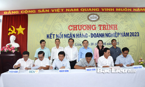 Chương trình kết nối ngân hàng - doanh nghiệp năm 2023: Ký kết cho 13 doanh nghiệp vay vốn với tổng số tiền 293 tỷ đồng