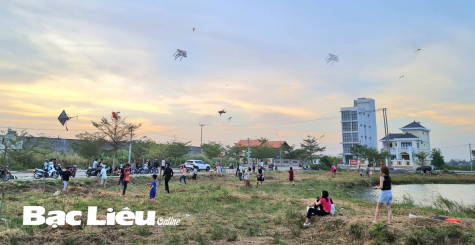 Thả diều trong khu dân cư - nguy hiểm rình rập