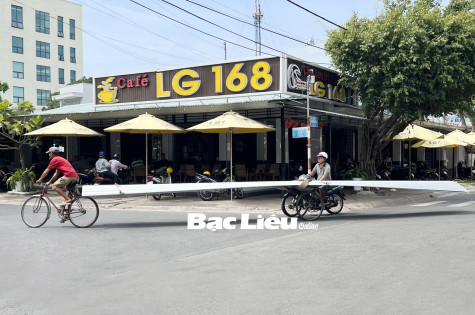 Nguy hiểm rình rập từ xe chở hàng cồng kềnh, sắc nhọn