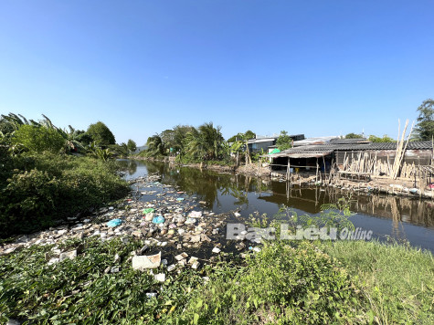 Nỗi khổ từ những dòng kênh “chết”