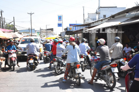 Phát triển mạnh thương mại, dịch vụ