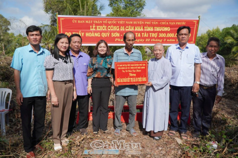 Khởi công 6 căn nhà Đại đoàn kết tại Phú Tân