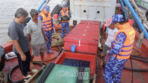 Bắt giữ tàu vận chuyển 100 ngàn lít dầu trái phép