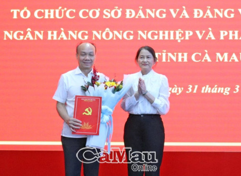 Chuyển giao và tiếp nhận tổ chức cơ sở đảng, đảng viên Agribank