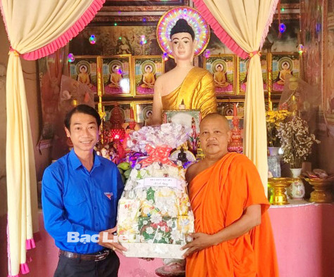 Tỉnh đoàn - Hội LHTN Việt Nam tỉnh: Chúc tết Chôl-chnăm-thmây của đồng bào Khmer năm 2023
