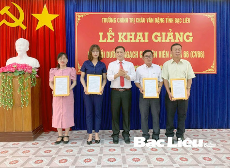 77 học viên được bồi dưỡng kiến thức ngạch chuyên viên