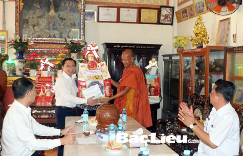 Phó Chủ tịch UBND tỉnh - Phan Thanh Duy: Thăm, chúc tết Chôl-chnăm-thmây các chùa Khmer huyện Vĩnh Lợi
