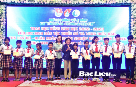 Quỹ học bổng Vừ A Dính và Câu lạc bộ “Vì Hoàng Sa - Trường Sa thân yêu”: Tiếp thêm nghị lực vượt khó cho học sinh dân tộc thiểu số nghèo