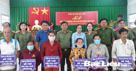 Công an tỉnh: Trao vốn, phương tiện sản xuất cho hộ nghèo xã Ninh Thạnh Lợi