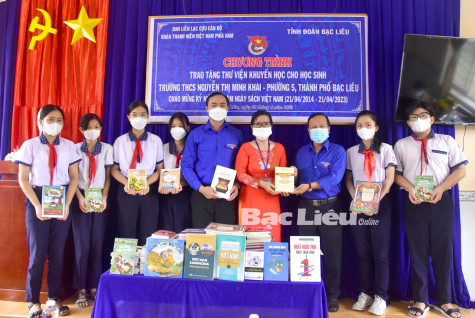Ban liên lạc Cựu cán bộ Đoàn Thanh niên Việt Nam phía Nam: Trao tặng 2 thư viện khuyến học tại TP. Bạc Liêu