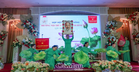 Tự hào mái trường anh hùng