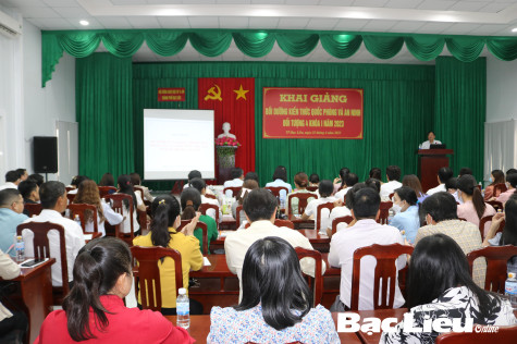 120 cán bộ, đảng viên tham dự lớp bồi dưỡng kiến thức quốc phòng và an ninh
