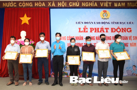 Trao 150 suất quà cho lao động gặp khó khăn và vinh danh 50 đoàn viên, lao động tiêu biểu