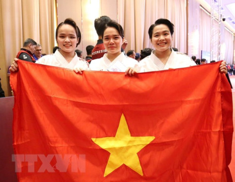 Karate Việt Nam giành 2 Huy chương Vàng chính thức đầu tiên trao cho thể thao Việt Nam