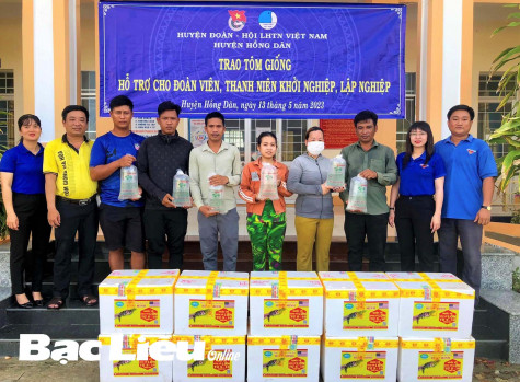 Huyện đoàn Hồng Dân: Hỗ trợ 100.000 con tôm giống cho đoàn viên - thanh niên khởi nghiệp