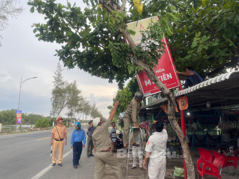 Ban An toàn giao thông TX. Giá Rai: Ra quân lập lại trật tự hành lang an toàn đường bộ