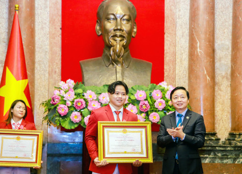 VĐV Nguyễn Quốc Toàn của Bạc Liêu nhận Huân chương Lao động hạng Ba