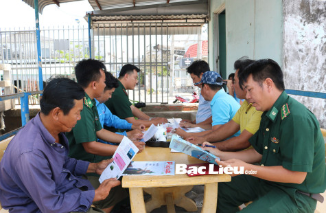 Phát triển kinh tế biển gắn với tuyên truyền pháp luật cho ngư dân