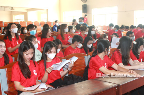 Tập huấn cho 100 tình nguyện viên phục vụ chương trình Hành trình đỏ