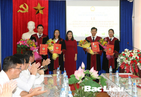 Công bố và trao các quyết định bổ nhiệm Thẩm phán và các chức vụ lãnh đạo, quản lý TAND hai cấp tỉnh Bạc Liêu