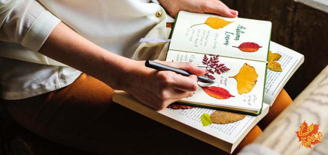 Trong lưu bút có chiếc lá thuộc bài…