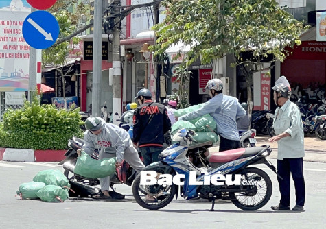 Giúp người giữa đường