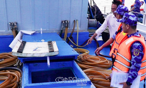 Cảnh sát biển 4 phát hiện tàu vận chuyển dầu trái phép