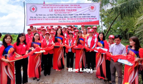 Bàn giao 2 cây cầu Chữ thập đỏ cho huyện Phước Long