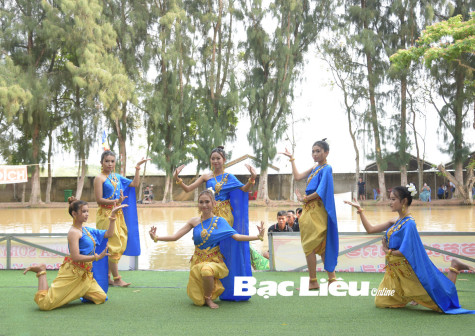 Người trẻ giữ gìn​ văn hóa Khmer truyền thống