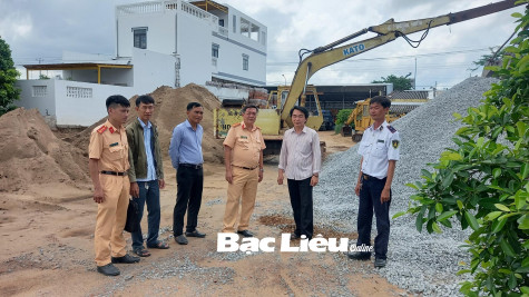 Lập biên bản đình chỉ các bến, phương tiện hoạt động không phép