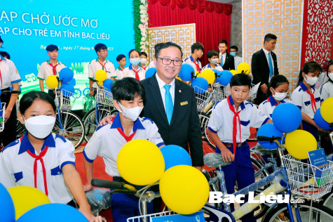 Tặng 30 xe đạp cho học sinh TP. Bạc Liêu