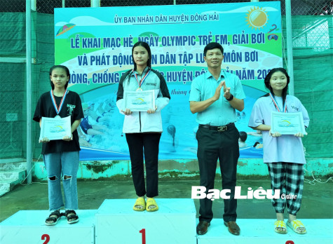 Hơn 400 học sinh tham gia lễ phát động toàn dân luyện tập môn bơi, phòng chống đuối nước năm 2023
