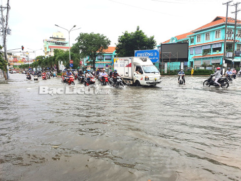 ​Cẩn thận khi điều khiển phương tiện trong mùa mưa