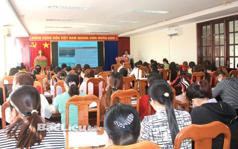 Tập huấn tuyên truyền, vận động sản xuất - kinh doanh nông sản chất lượng, an toàn cho cán bộ Hội Phụ nữ