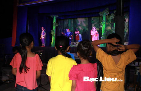 Gánh hát về quê