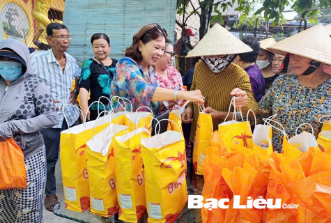 Hội LHPN Phường 5: Tổ chức “Gian hàng 0 đồng - Chia sẻ và yêu thương”