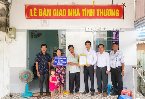 Ban Dân tộc và Tôn giáo tỉnh: Bàn giao nhà tình thương cho hộ Khmer ở huyện Hòa Bình